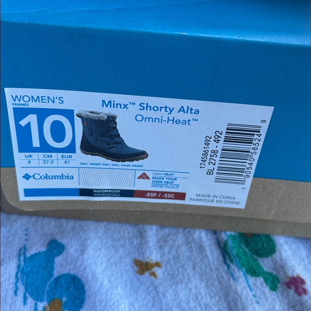Columbia Navy Quilted Boots with Faux Fur Trim - Picture 2 of 2